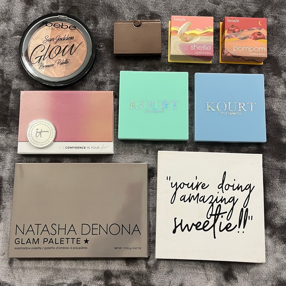 NEW Lot of beautiful face palettes.
